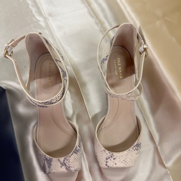 Cole Haan Sadie GR OT Wdg Sandel. Size 10B. Women's - Picture 4 of 5